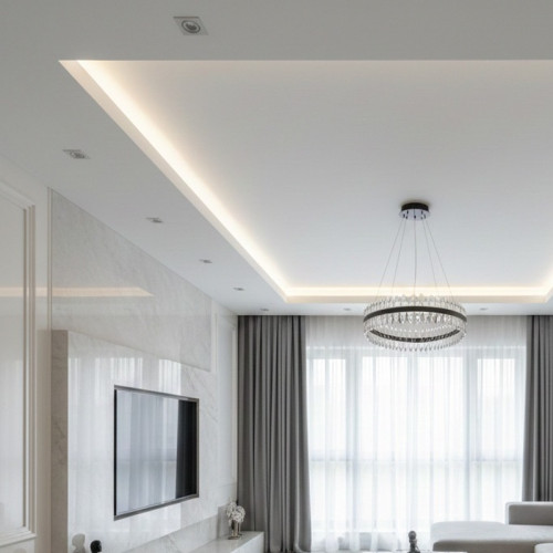 Матовый двухуровневый потолок с нишей под скрытую подсветку и точечными светильниками