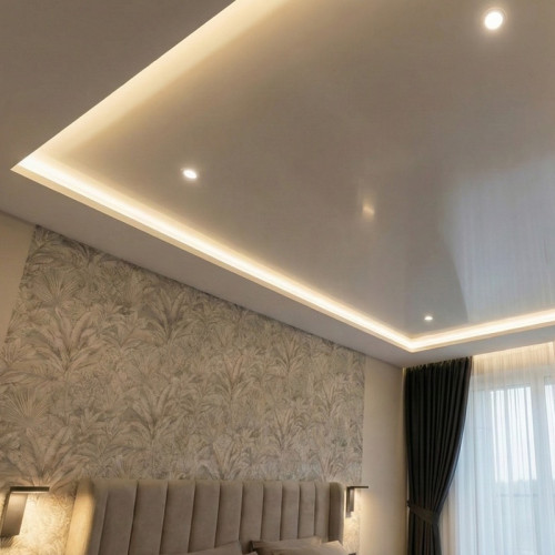 Монтаж двухуровневого натяжного потолка с подсветкой по периметру и точечными светильниками в спальн