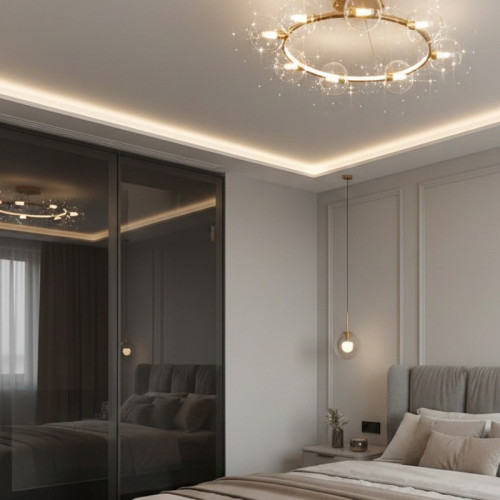 Монтаж матового потолка с нишей под скрытую подсветку в спальне