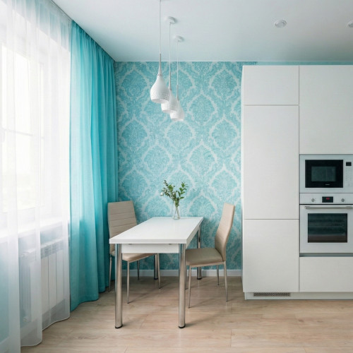 Монтаж сатинового натяжного потолка на кухне с точечными и подвесными светильниками