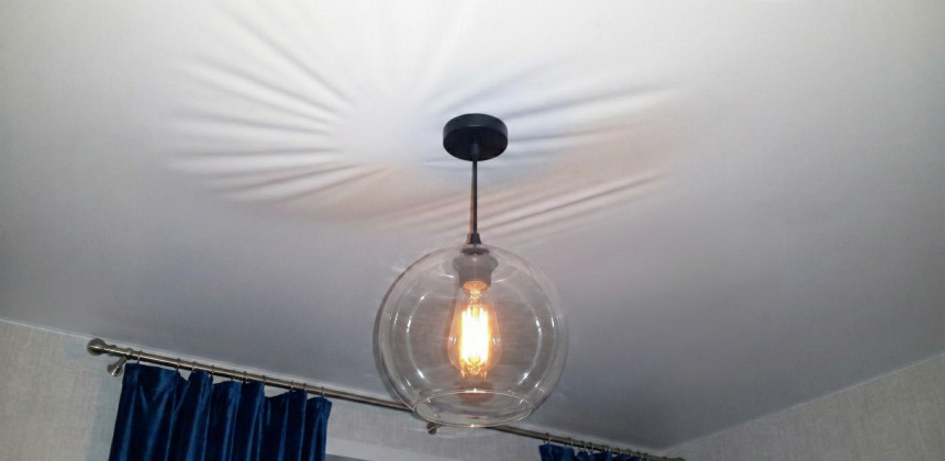 Почему провисает натяжной потолок: причины, мифы и реальные решения