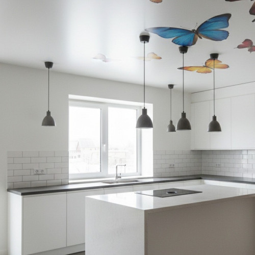 Монтаж натяжного потолка с фотопечатью &laquo;Бабочки&raquo; на кухне