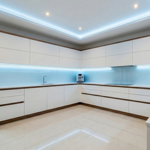 Монтаж парящего двухуровневого натяжного потолка с подсветкой на кухне