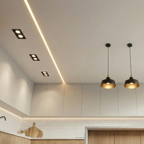 Монтаж натяжного потолка со световыми линиями на кухне