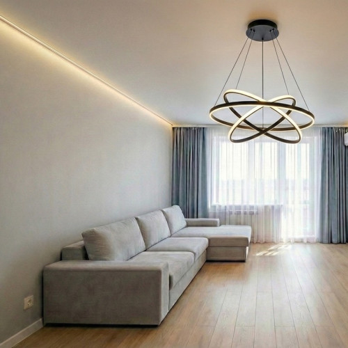 Монтаж парящего натяжного потолка в зале