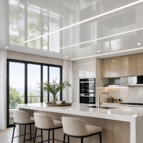 Белый глянцевый потолок