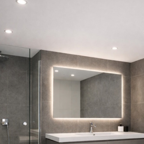 Натяжной потолок с точечными светильниками в ванной комнате