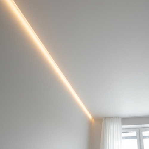 Сатиновый натяжной потолок с парящим профилем и трековым освещением