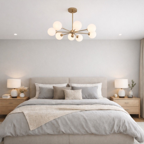 Белый потолок в спальне