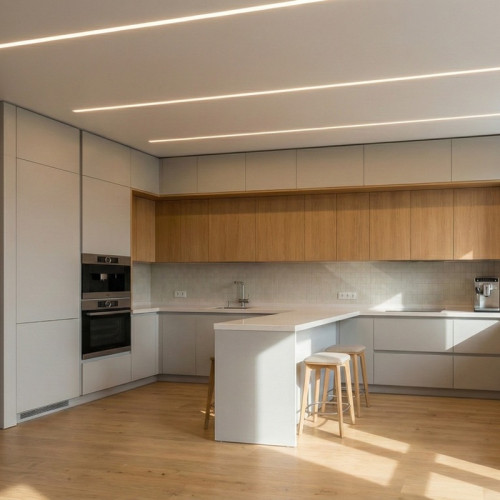 Монтаж натяжного потолка на кухне со световыми линиями