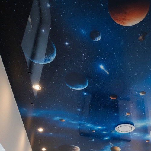 Монтаж потолка с фотопечатью &laquo;Космос&raquo; и точечными светильниками