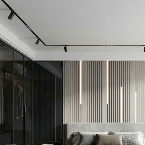 Монтаж натяжного потолка с трековой системой в спальне