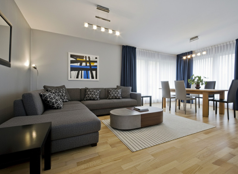 Натяжной потолок с люстрами