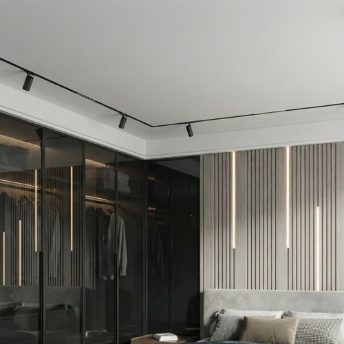 Монтаж натяжного потолка с трековой системой в спальне